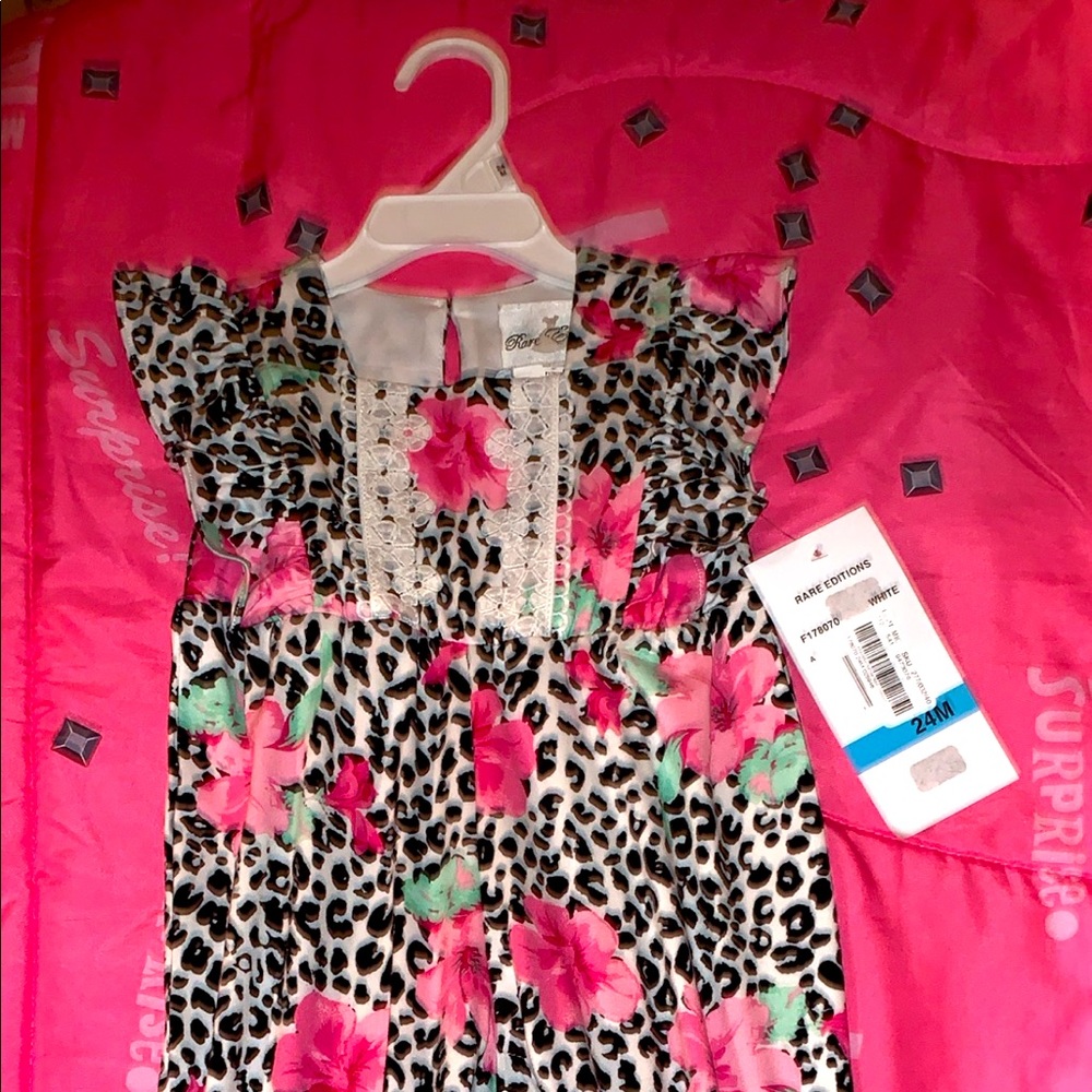 Little girl’s floral print romper